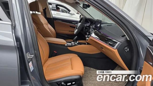BMW 5 Series G30 — Фото автомобиля 16
