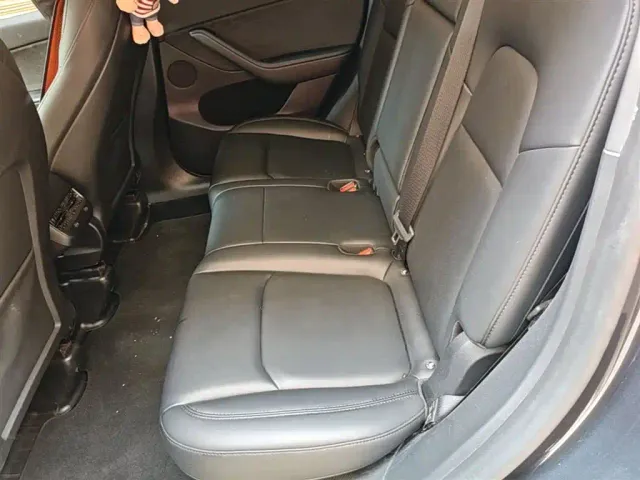 Tesla Model Y — Фото автомобиля 16