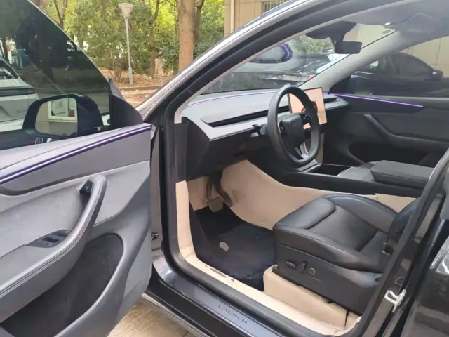 Tesla Model Y — Фото автомобиля 15