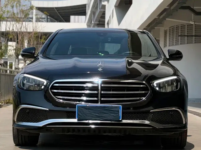 Mercedes-Benz E-Class — Фото автомобиля 2