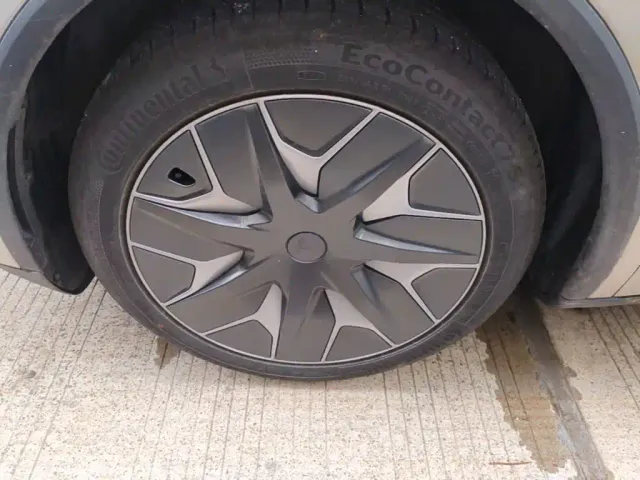 Tesla Model Y L — Фото автомобиля 22