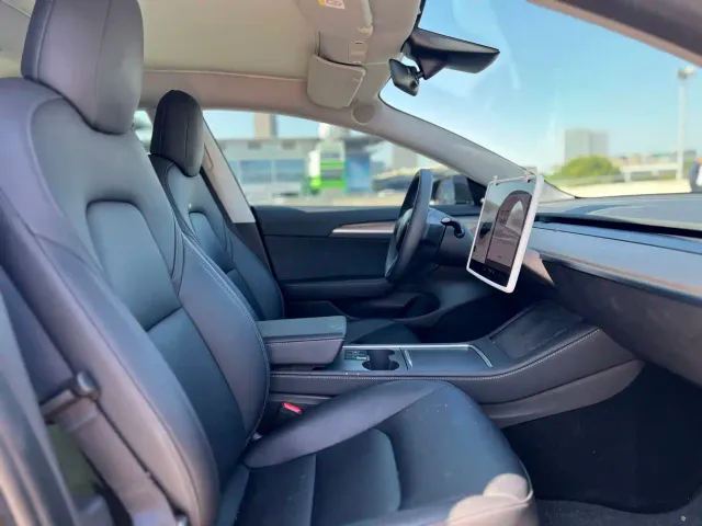 Tesla Model 3 — Фото автомобиля 10