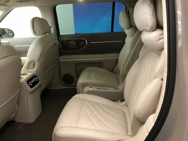 IM Motors LS9 — Фото автомобиля 7