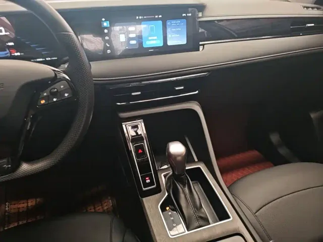 Roewe i5 — Фото автомобиля 12