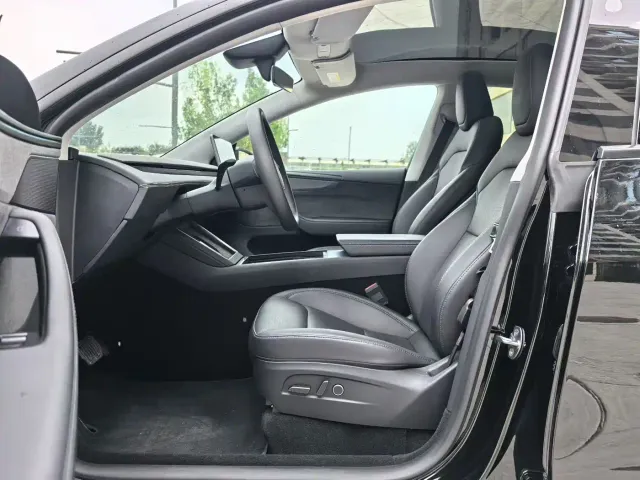 Tesla Model Y — Фото автомобиля 4