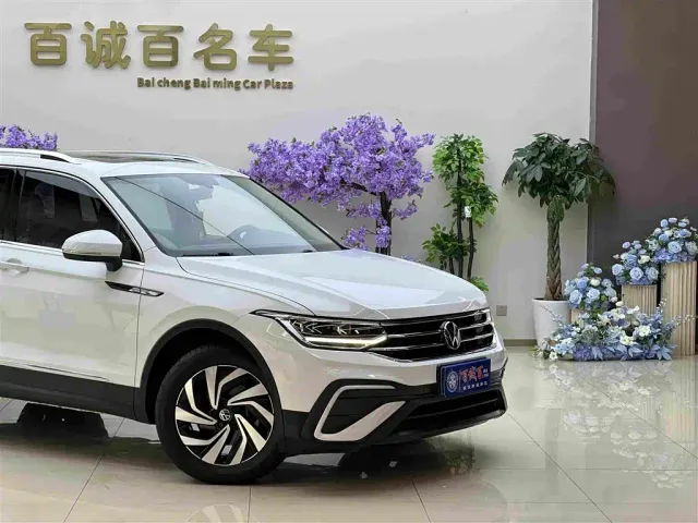 Volkswagen Tiguan L — Фото автомобиля 4