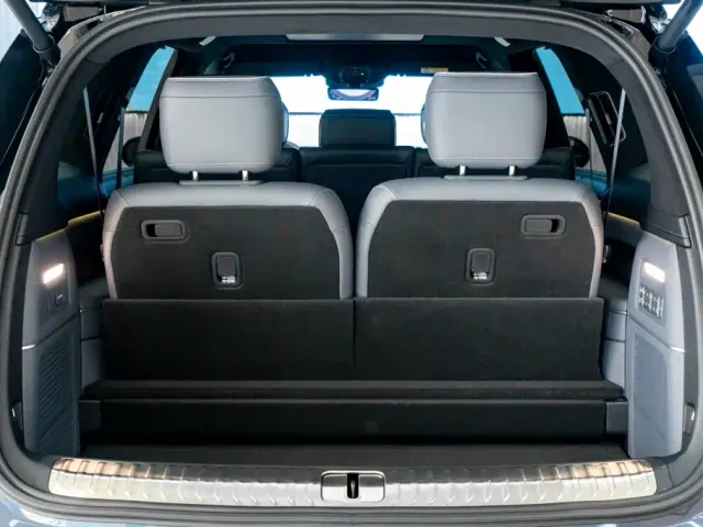 Nio ES8 — Фото автомобиля 12