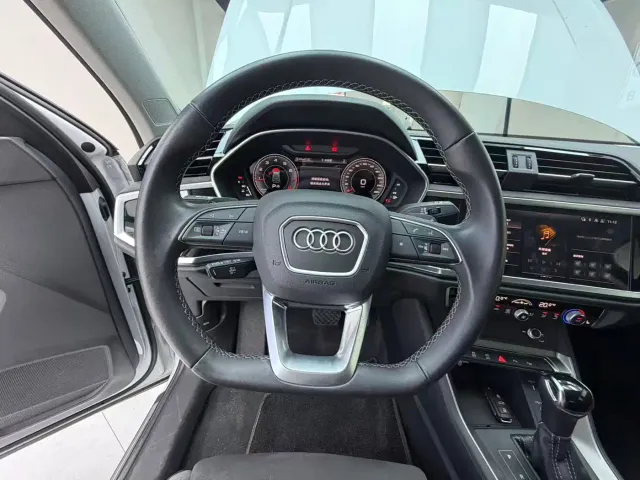 Audi Q3 — Фото автомобиля 10