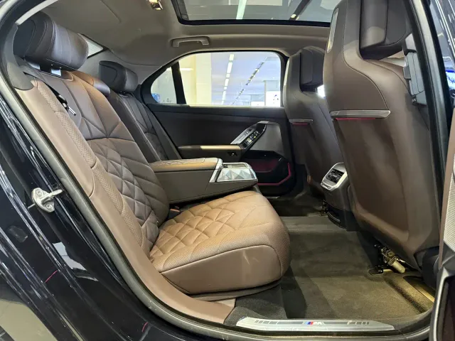 BMW 7 Series — Фото автомобиля 10