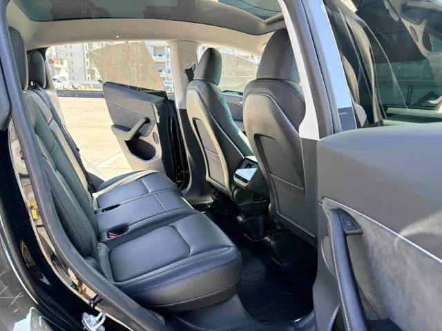 Tesla Model Y — Фото автомобиля 9
