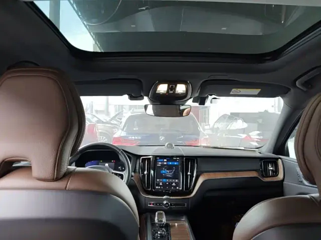 Volvo XC60 — Фото автомобиля 17