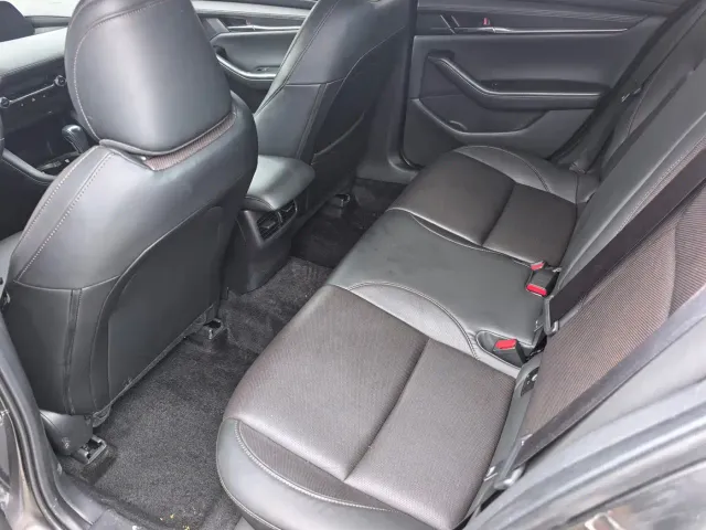 Mazda Axela — Фото автомобиля 10