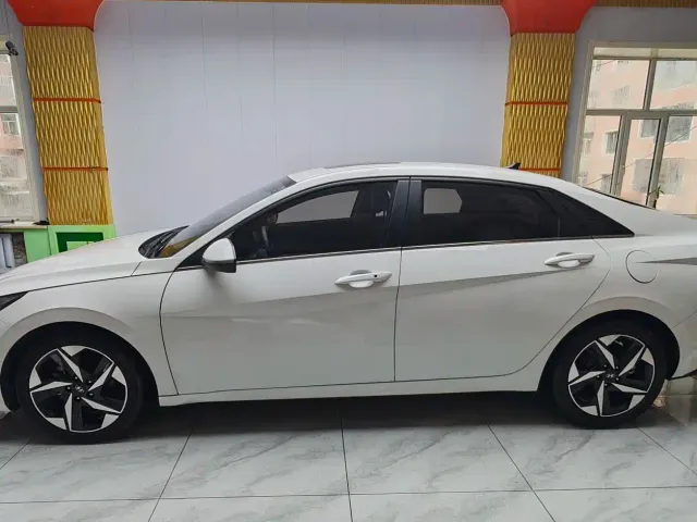 Hyundai Elantra — Фото автомобиля 9
