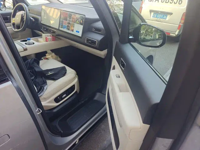 Li Auto MEGA — Фото автомобиля 19