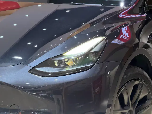 Tesla Model Y — Фото автомобиля 3