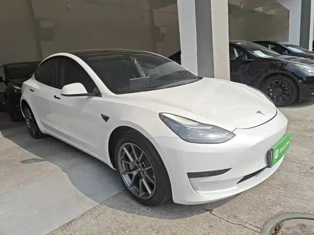 Tesla Model 3 — Фото автомобиля 3