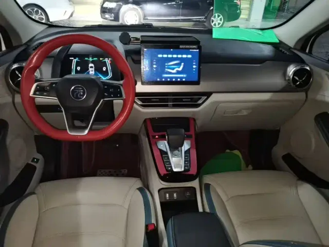 BYD Yuan Pro — Фото автомобиля 9