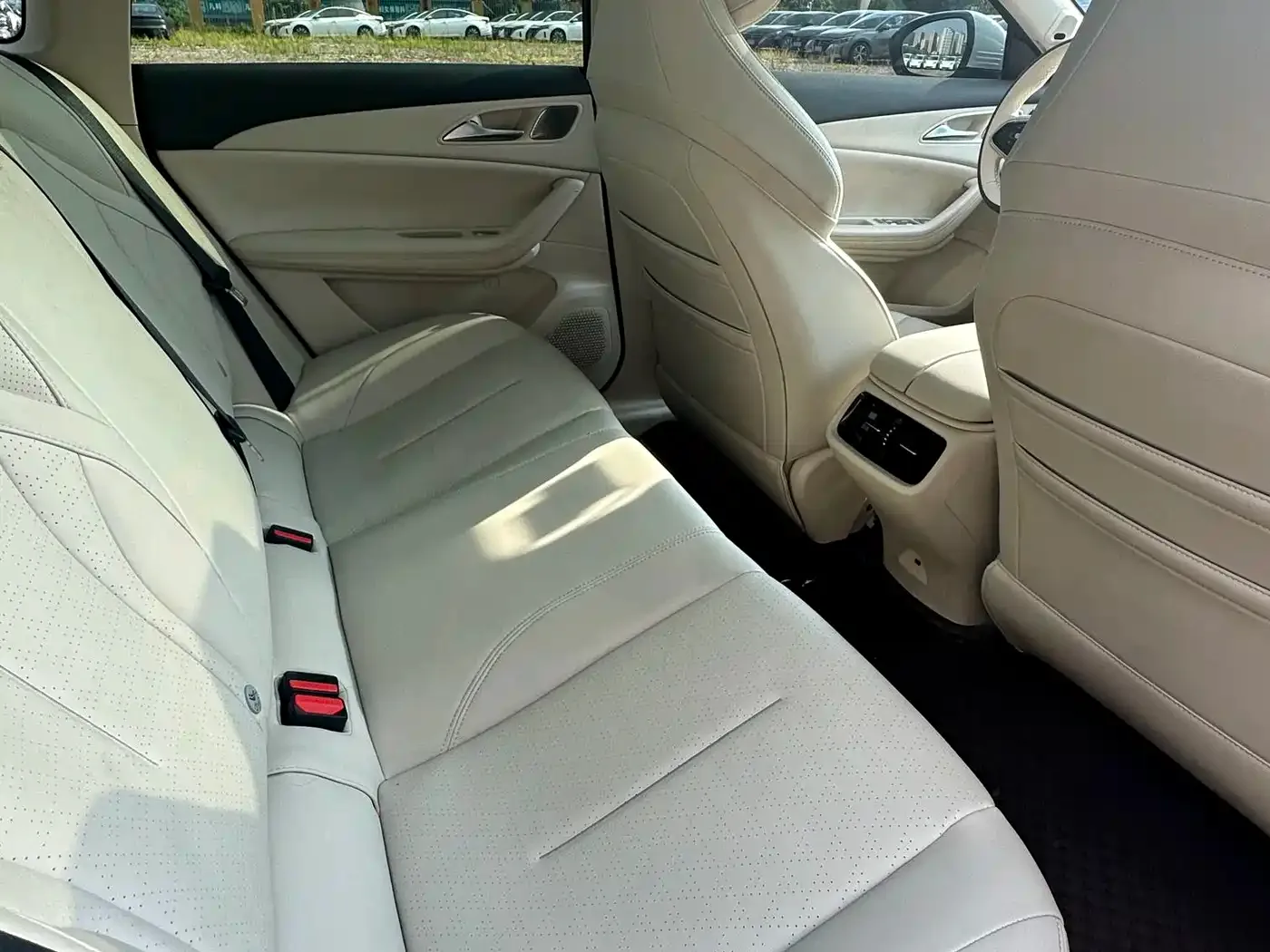 Dongfeng Fengxing Stellar S7 2025 555 Fortune Edition — Фото автомобиля 10