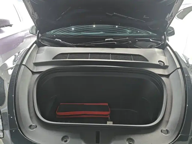Tesla Model Y — Фото автомобиля 19
