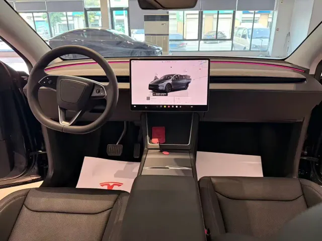 Tesla Model Y — Фото автомобиля 8