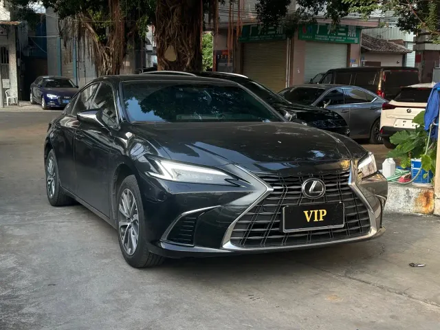 Фотография автомобиля — Lexus ES