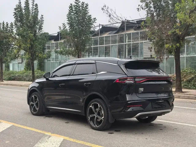 BYD Tang — Фото автомобиля 4