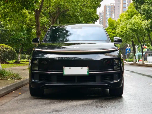 Li Auto L8 — Фото автомобиля 2