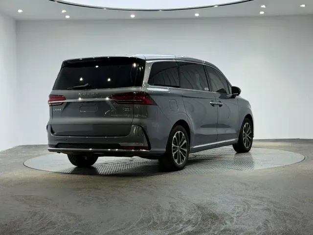 Roewe iMAX8 — Фото автомобиля 6