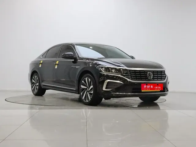 Volkswagen Passat — Фото автомобиля 3