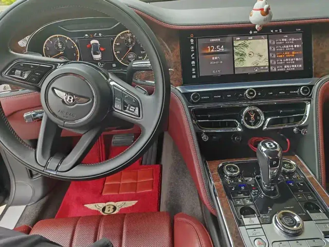 Bentley Flying Spur — Фото автомобиля 15