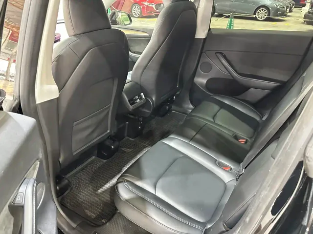 Tesla Model Y — Фото автомобиля 11