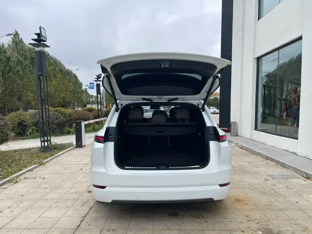Li Auto L7 — Фото автомобиля 15