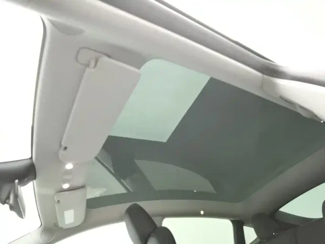 Tesla Model Y — Фото автомобиля 14