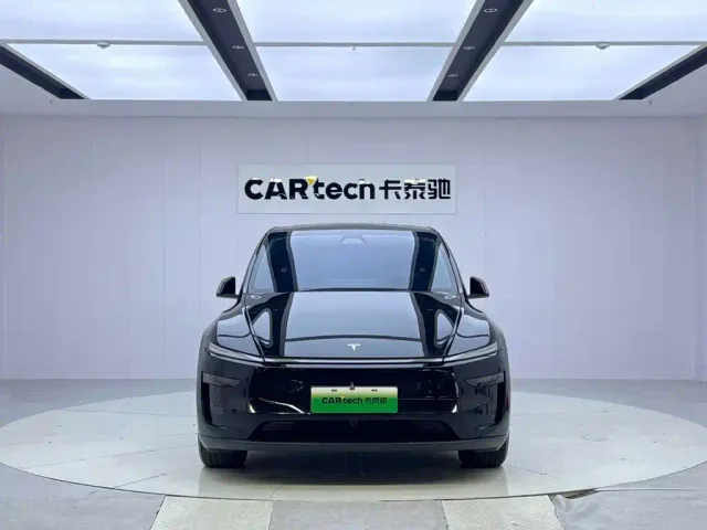 Tesla Model Y — Фото автомобиля 8