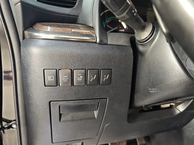 Toyota Vellfire — Фото автомобиля 15