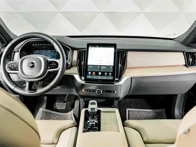 Volvo XC90 — Фото автомобиля 13