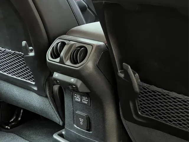Jeep Wrangler — Фото автомобиля 16