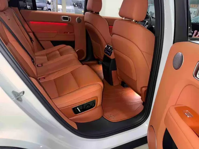Li Auto L7 — Фото автомобиля 11