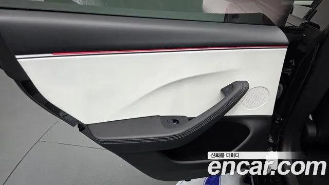 Tesla Model 3 — Фото автомобиля 14