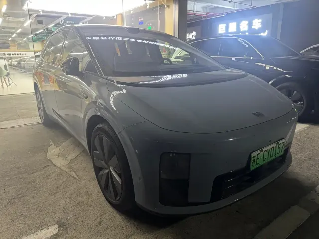 Li Auto i8 — Фото автомобиля 3