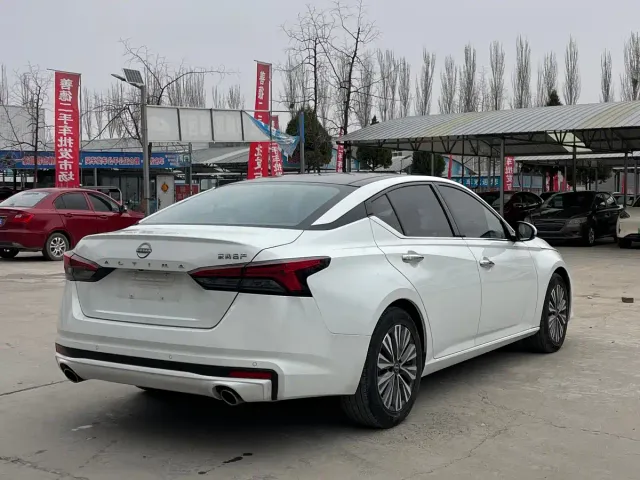 Nissan Teana — Фото автомобиля 4