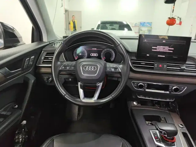 Audi Q5L — Фото автомобиля 10