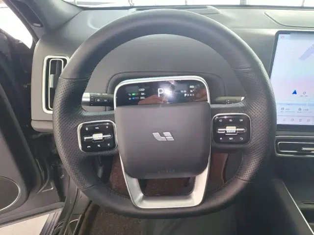 Li Auto L9 — Фото автомобиля 10
