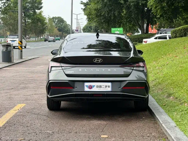 Hyundai Elantra — Фото автомобиля 5