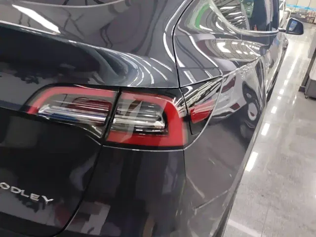 Tesla Model Y — Фото автомобиля 7