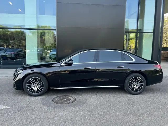 Mercedes-Benz E-Class — Фото автомобиля 7