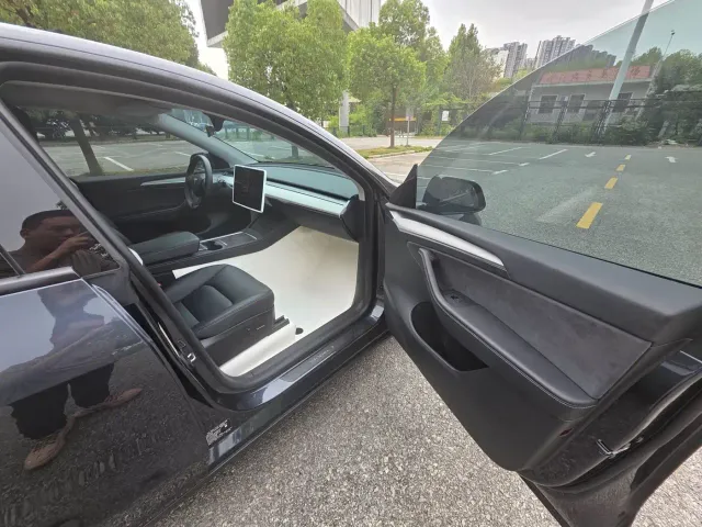 Tesla Model Y — Фото автомобиля 10