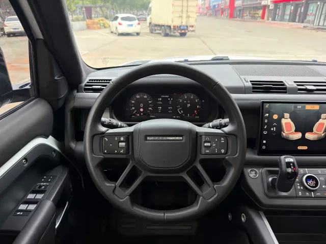 Land Rover Defender — Фото автомобиля 10