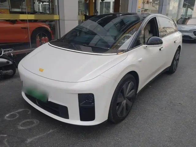 Фотография автомобиля — Li Auto i6