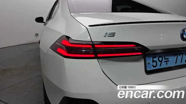 BMW i5 G60 — Фото автомобиля 23